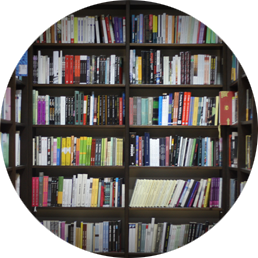 ksiażki w bibliotece